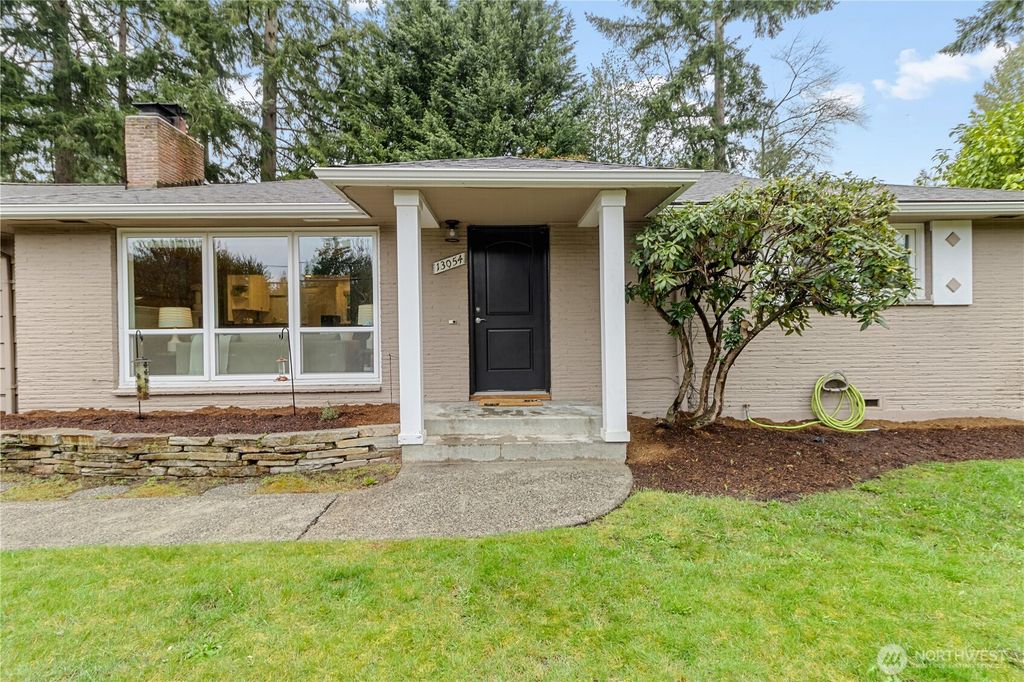 Photo of 13054 30th Avenue NE, Seattle, WA 98125 (MLS # 2498040)