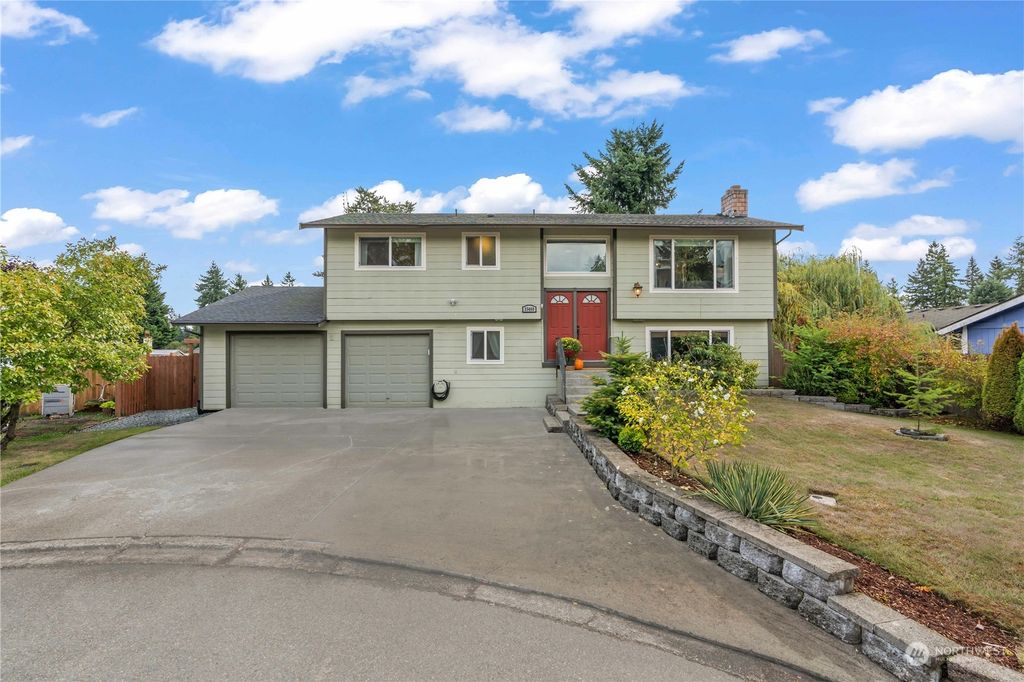 Photo of 33460 37th Place SW, Federal Way, WA 98023 (MLS # 2165755)