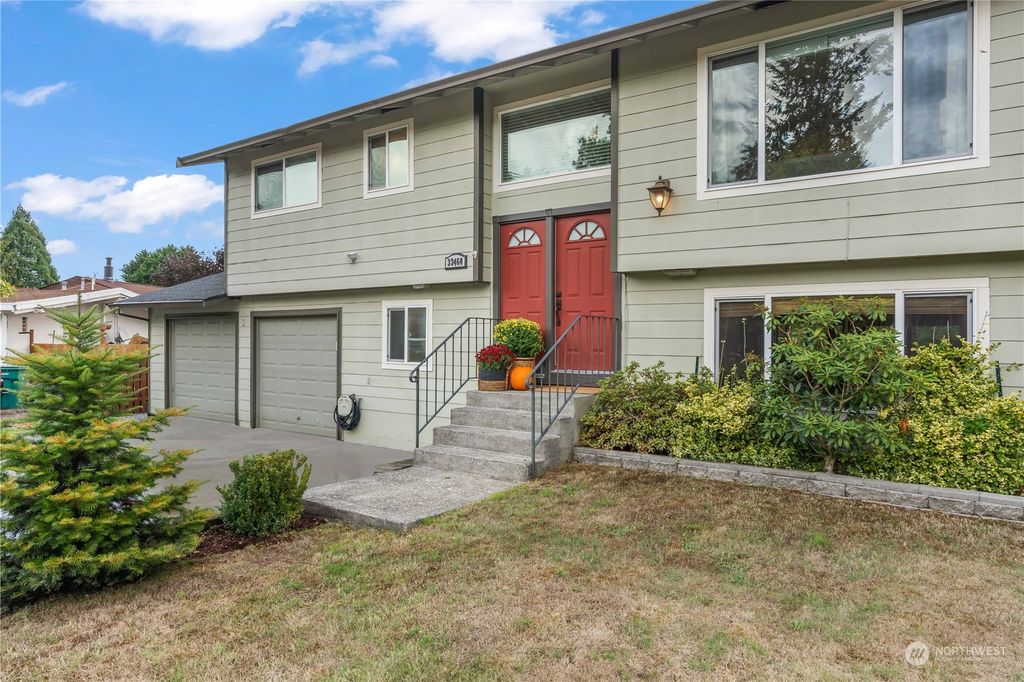 Photo of 33460 37th Place SW, Federal Way, WA 98023 (MLS # 2165755)