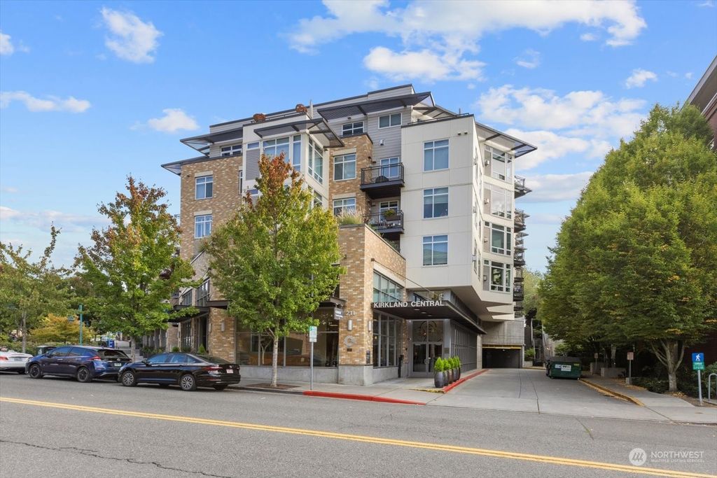 Photo of 211 Kirkland Avenue #221, Kirkland, WA 98033 (MLS # 2002728)