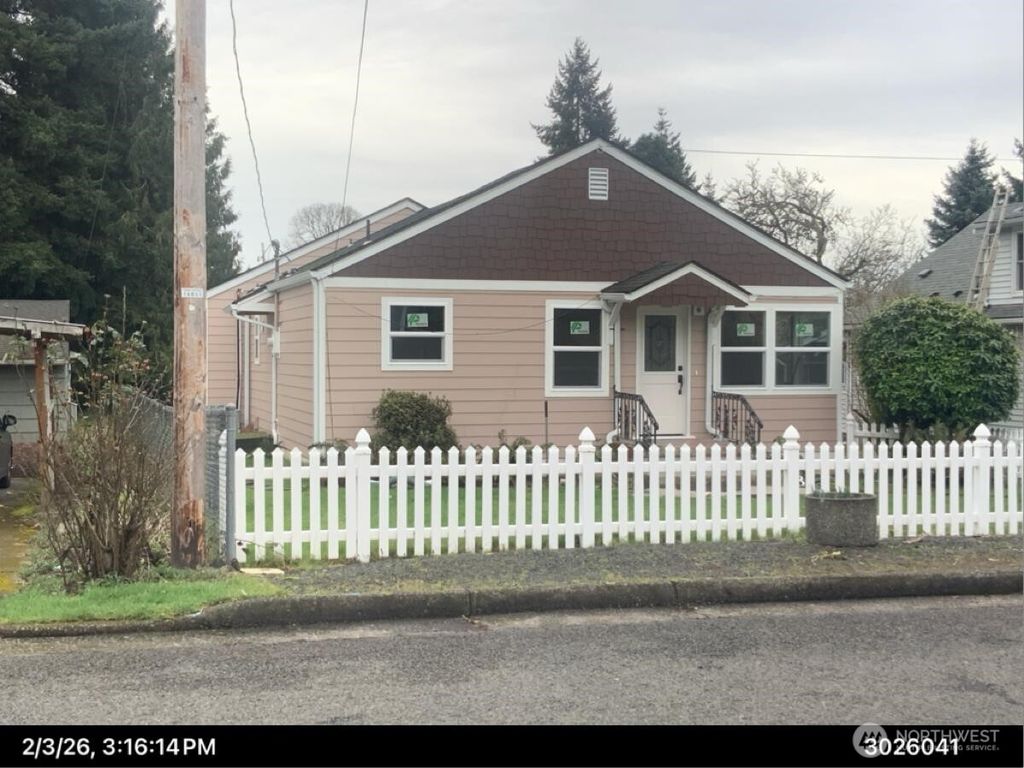 Photo of 3 Pacific Place, Longview, WA 98632 (MLS # 2523124)