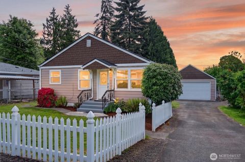 Photo of 3 Pacific Place, Longview, WA 98632 (MLS # 2523124)