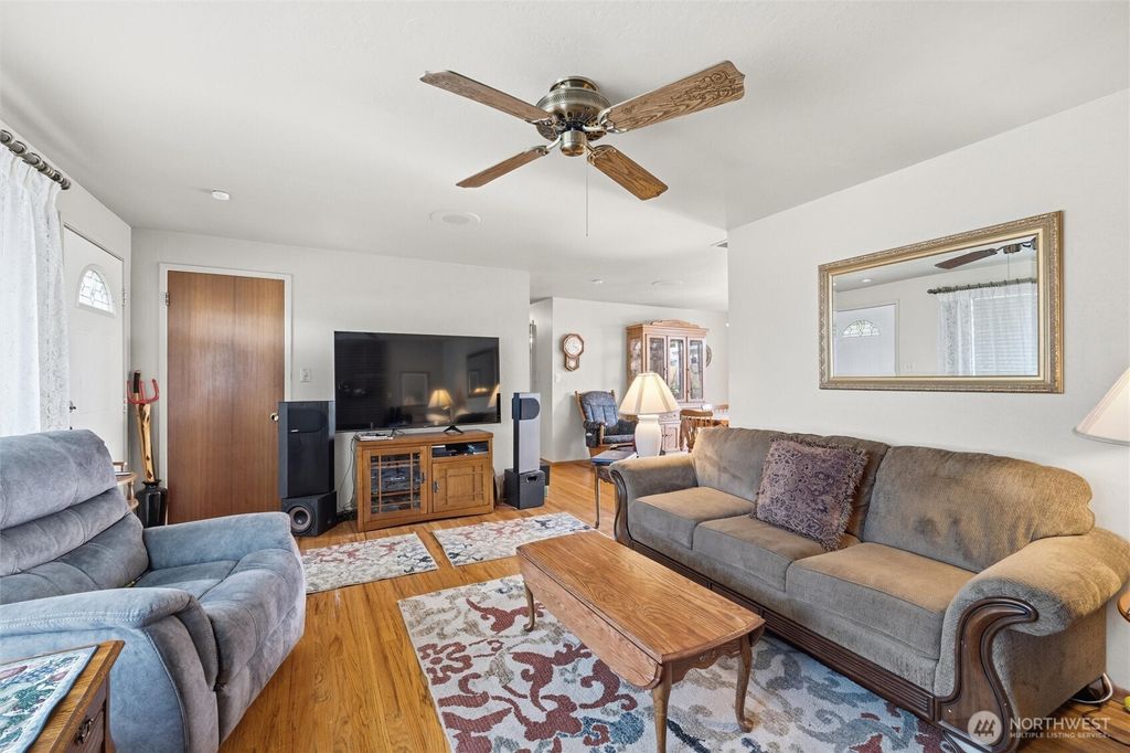 Photo of 1920 Mountain View Drive, Mount Vernon, WA 98273 (MLS # 2447883)
