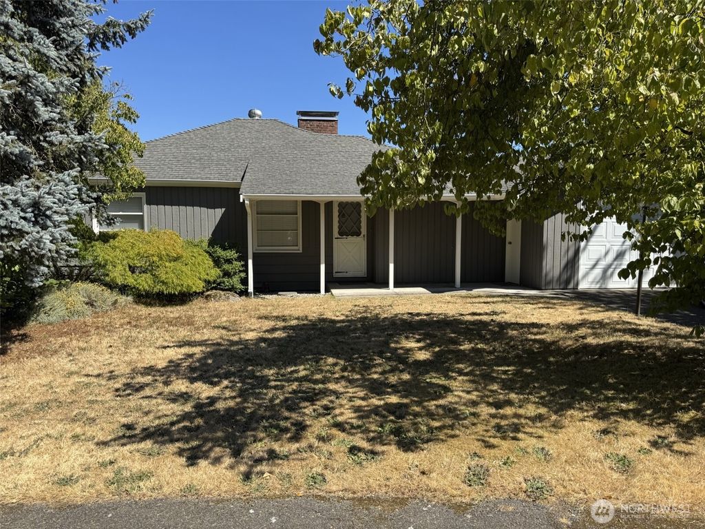 Photo of 21246 35th Avenue S, SeaTac, WA 98198 (MLS # 2415421)
