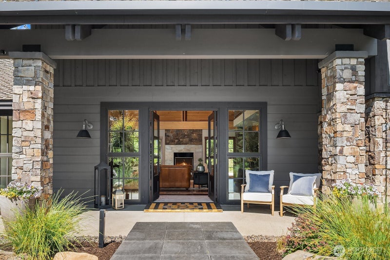 121 Silver Queen Lane