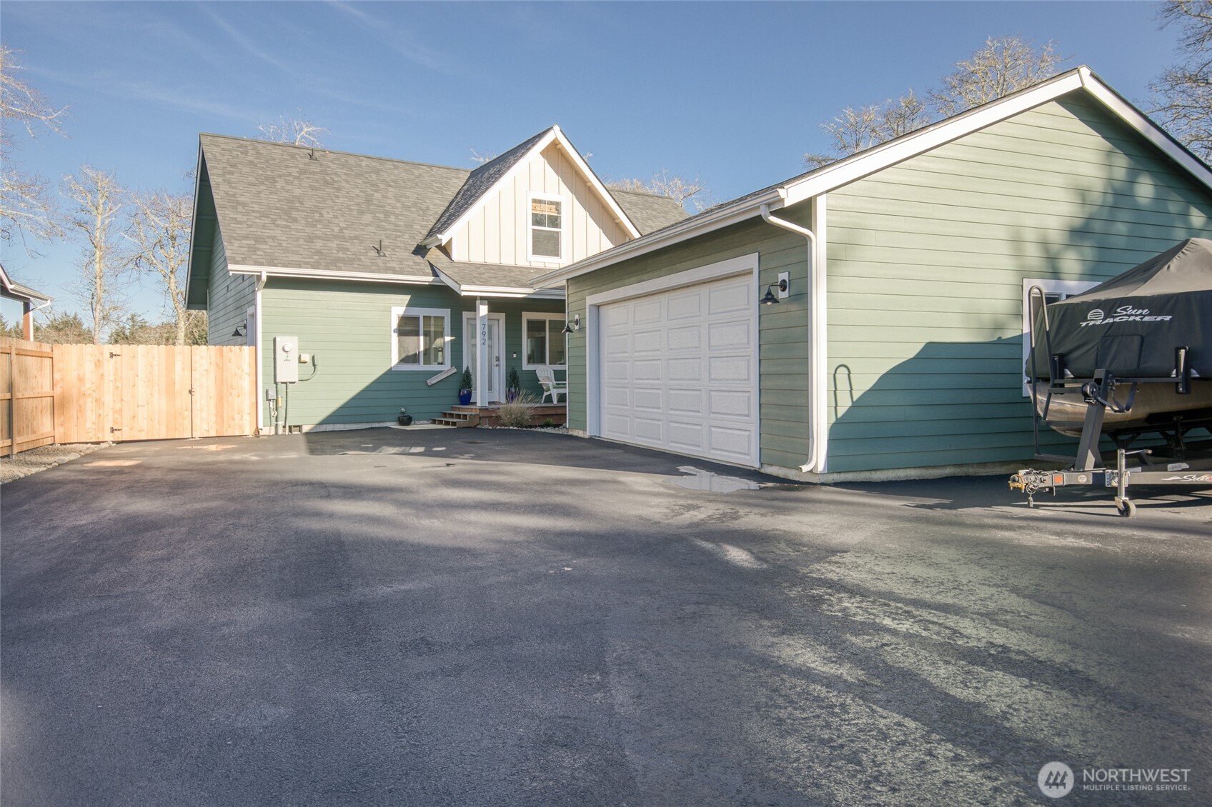 792 Falls of Clyde Loop SE