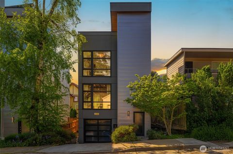 3827 Carr Place N Seattle WA 98103