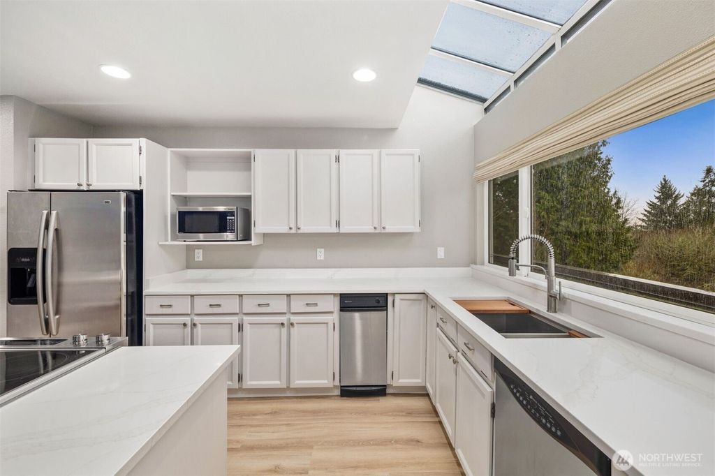 Photo of 6021 158th Place NE, Redmond, WA 98052 (MLS # 2547875)