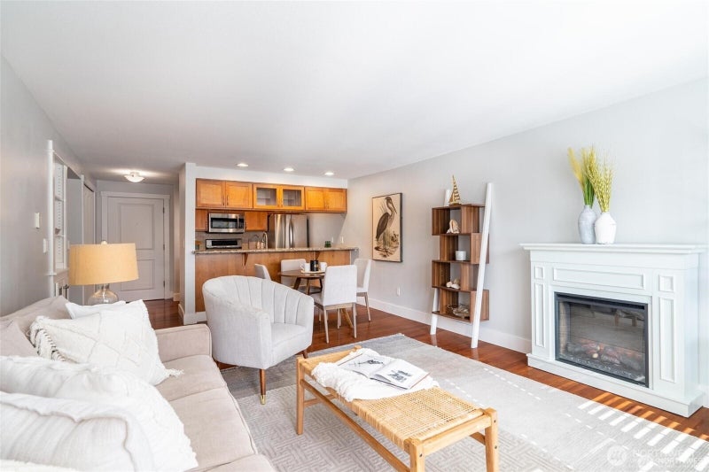 25 N Broadway Street 301