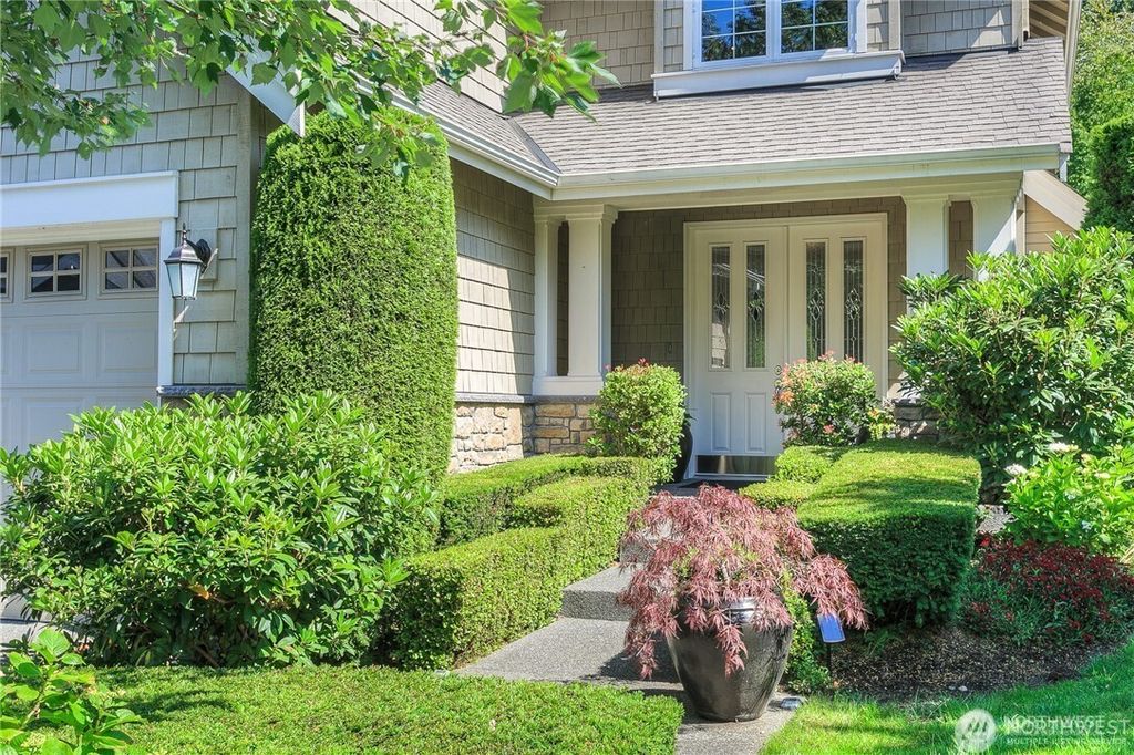 Photo of 818 S 36th Place, Renton, WA 98055 (MLS # 2413150)