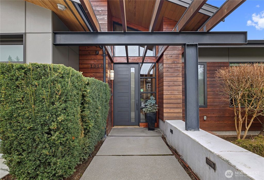 Photo of 1014 Belfair Road, Bellevue, WA 98004 (MLS # 2491134)