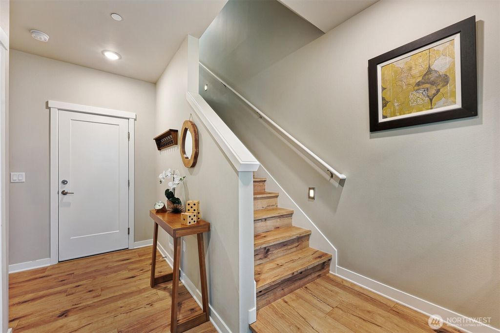 Photo of 6633 NE 188th Court #6, Kenmore, WA 98028 (MLS # 2512889)