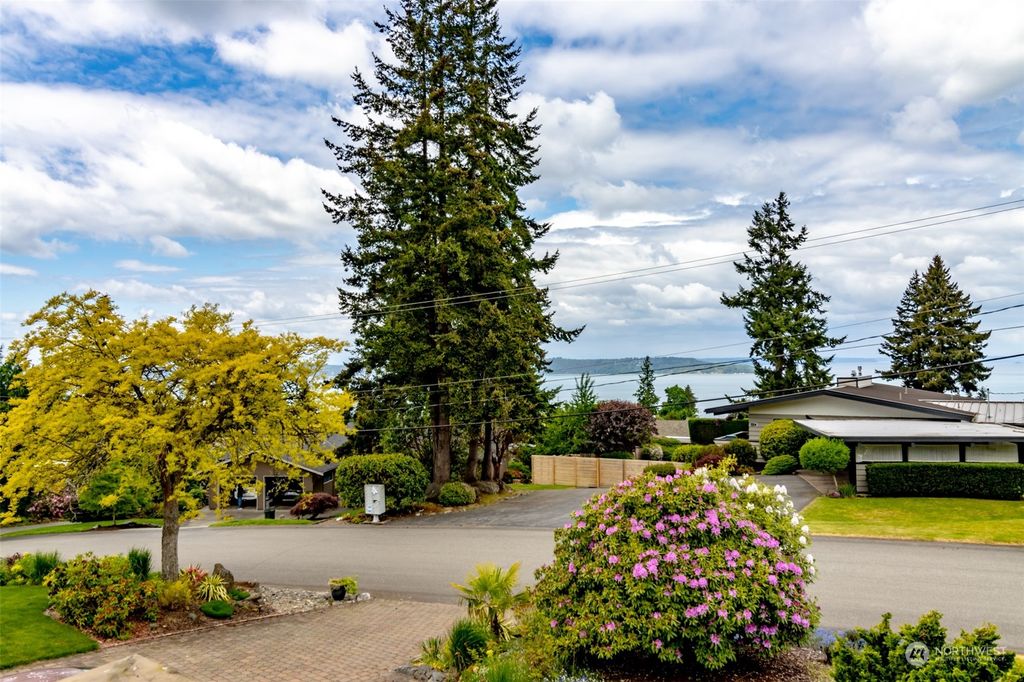 Photo of 1013 S 295th Place, Federal Way, WA 98003 (MLS # 2071519)