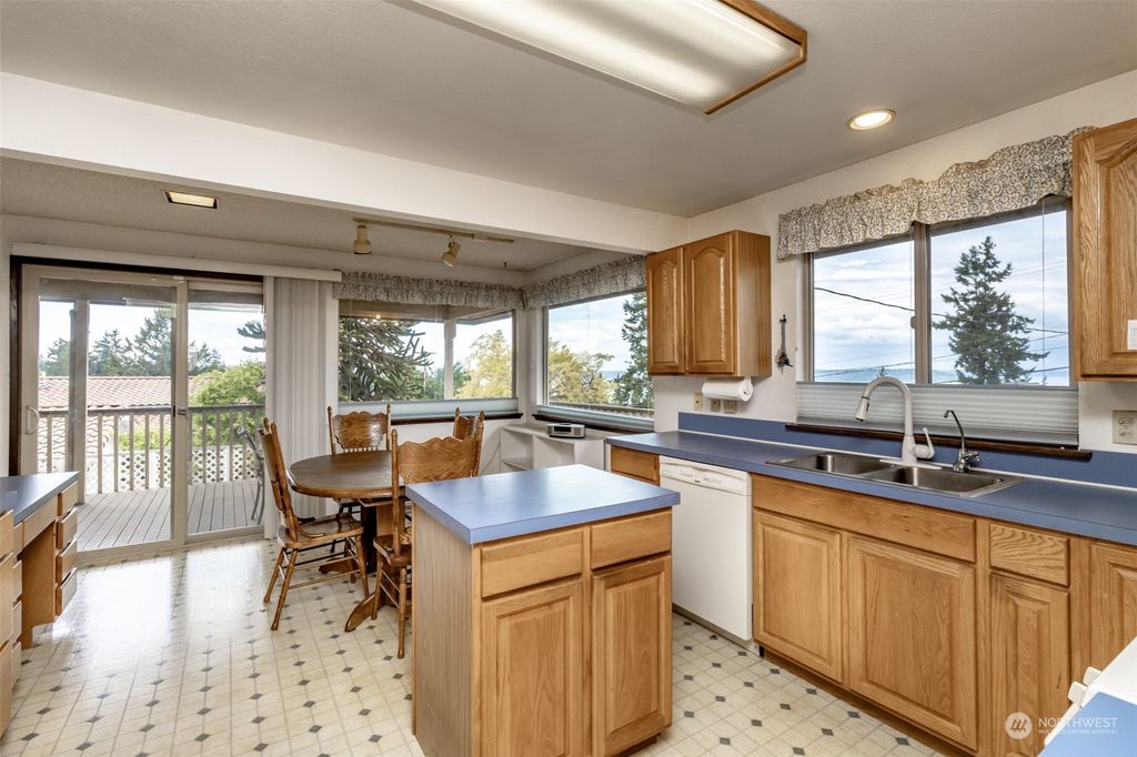 Photo of 1013 S 295th Place, Federal Way, WA 98003 (MLS # 2071519)