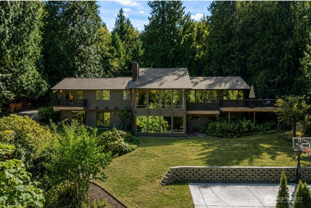 25007 SE Mirrormont Way