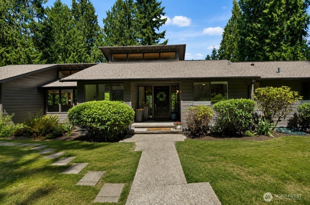 25007 SE Mirrormont Way