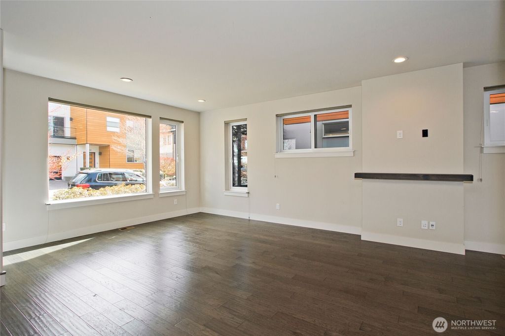 Photo of 1471 14th Place NE, Issaquah, WA 98029 (MLS # 2500526)