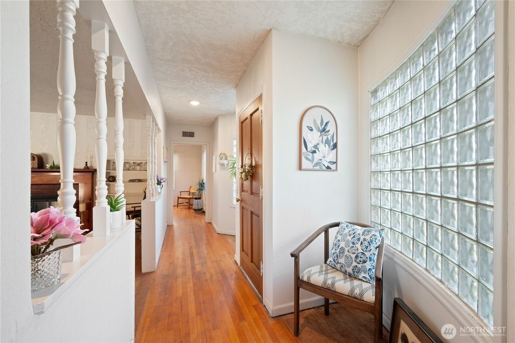 Photo of 2665 Ocean Beach Highway, Longview, WA 98632 (MLS # 2486115)