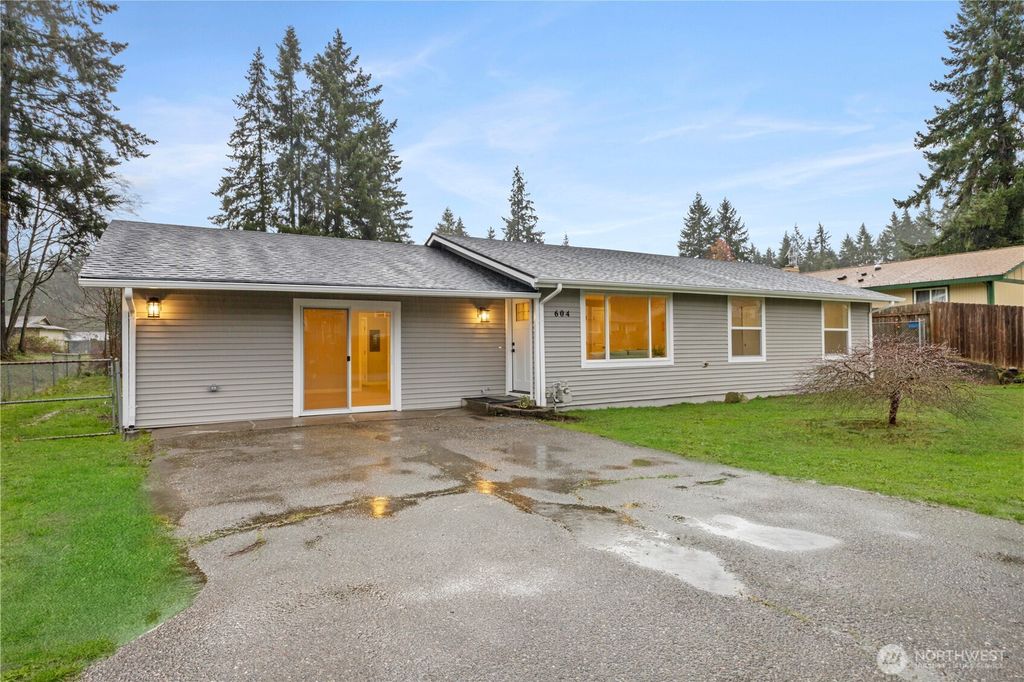 Photo of 604 NE Valley Oak Drive, Bremerton, WA 98311 (MLS # 2465955)