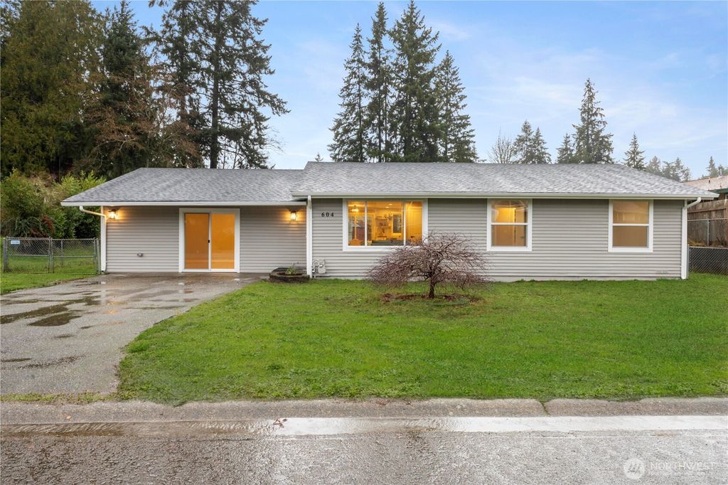 Photo of 604 NE Valley Oak Drive, Bremerton, WA 98311 (MLS # 2465955)