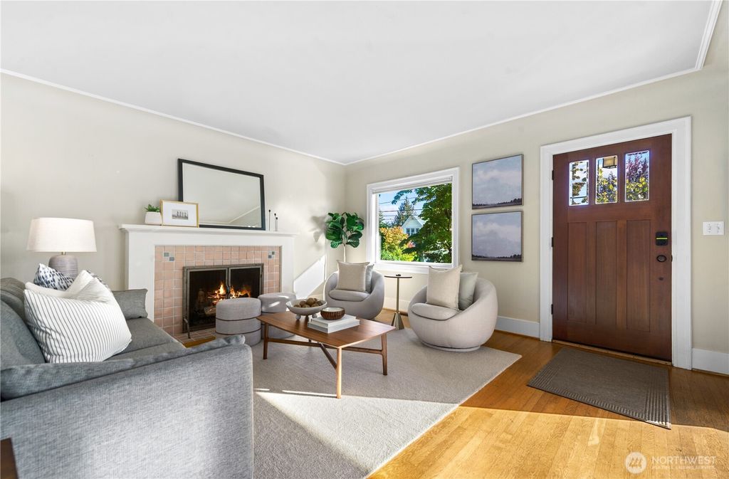 Photo of 522 NE 81st Street, Seattle, WA 98115 (MLS # 2445960)