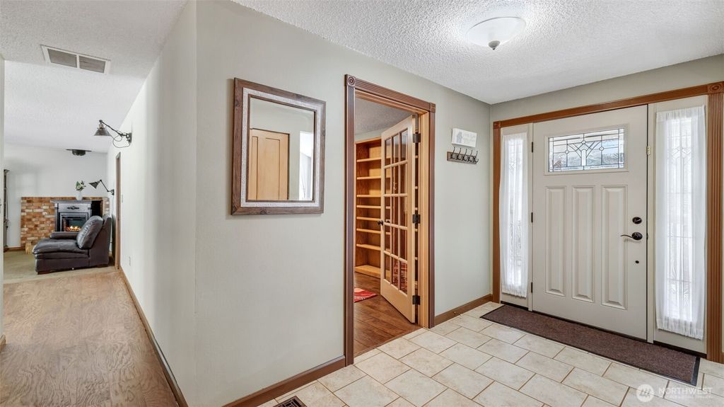Photo of 16621 148th Avenue SE, Renton, WA 98058 (MLS # 2404858)