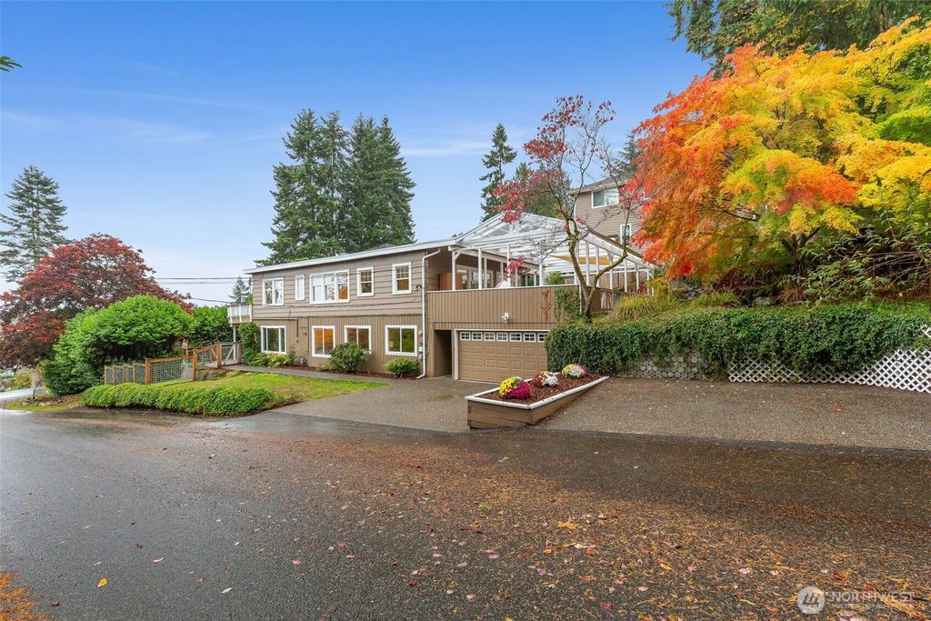 Photo of 18921 16th Avenue NE, Shoreline, WA 98155 (MLS # 2448151)