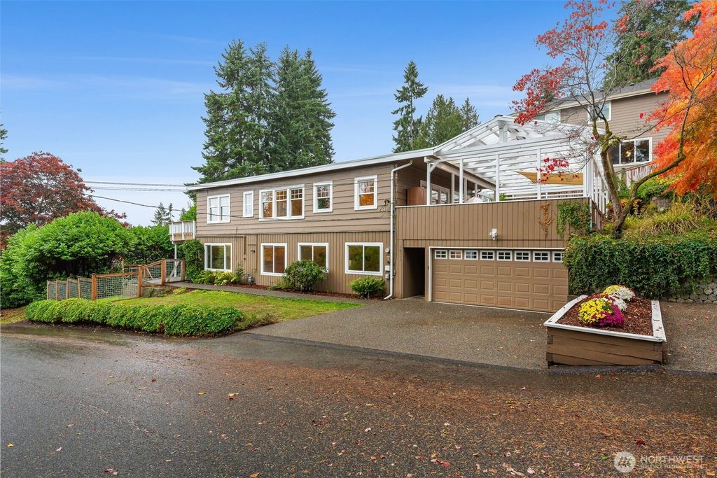 Photo of 18921 16th Avenue NE, Shoreline, WA 98155 (MLS # 2448151)