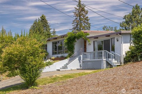 Photo of 2210 Huron Street, Bellingham, WA 98229 (MLS # 2546143)