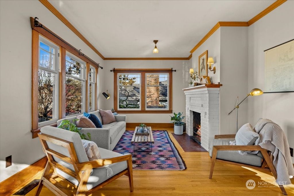 Photo of 522 28th Avenue, Seattle, WA 98122 (MLS # 2201639)