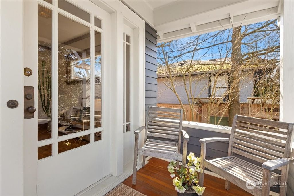 Photo of 522 28th Avenue, Seattle, WA 98122 (MLS # 2201639)