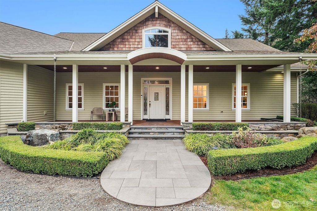 Photo of 18106 115th Avenue SW, Vashon, WA 98070 (MLS # 2491811)