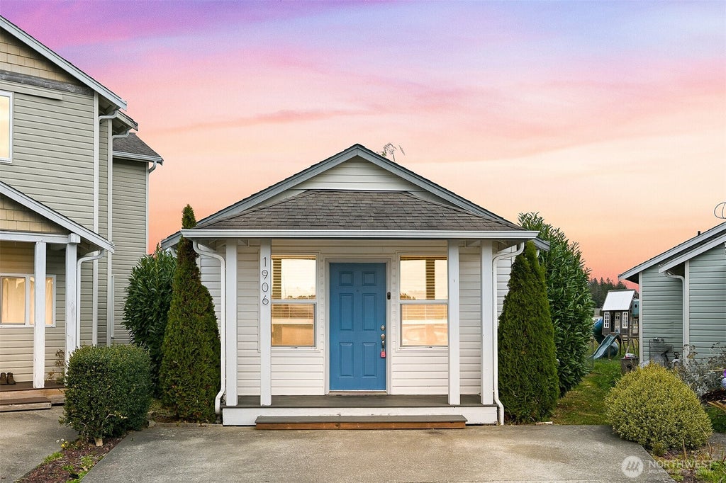 Photo of 1906 N 30th Street, Mount Vernon, WA 98273 (MLS # 2589822)
