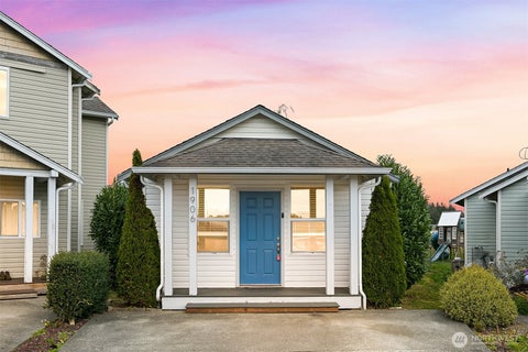 Photo of 1906 N 30th Street, Mount Vernon, WA 98273 (MLS # 2589822)