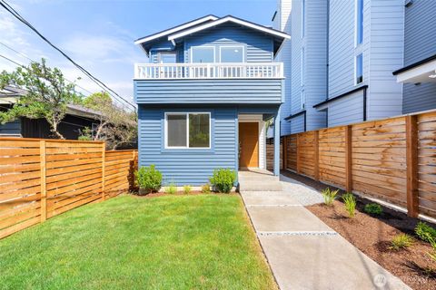 Photo of 9526 Interlake Avenue N, Seattle, WA 98103 (MLS # 2472013)