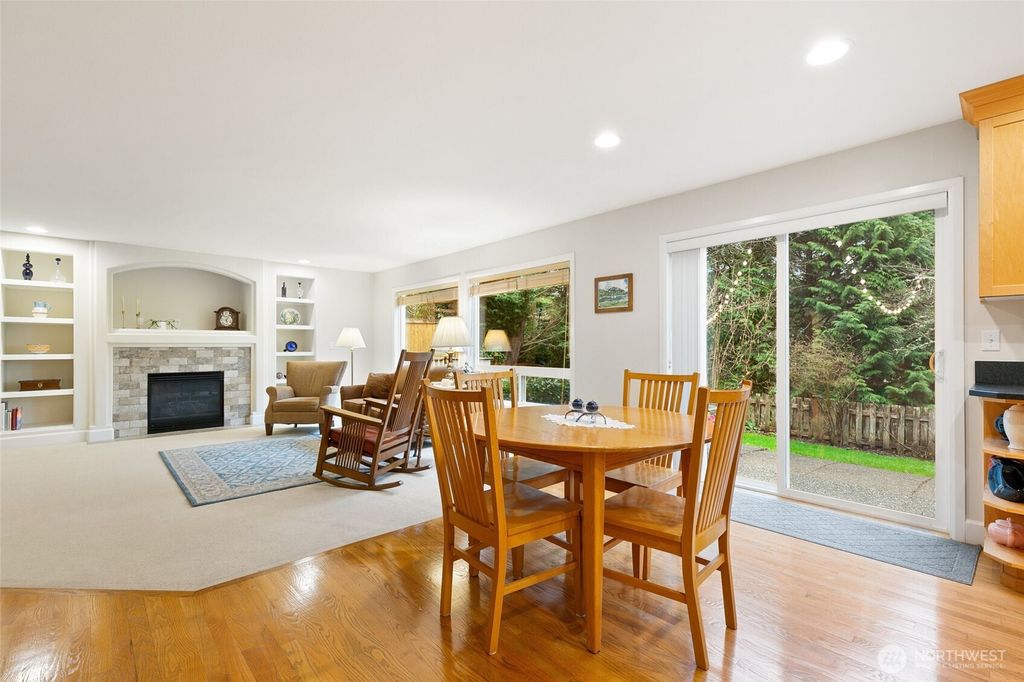 Photo of 209 239th Way SE, Sammamish, WA 98074 (MLS # 2348461)