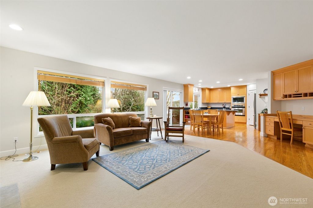 Photo of 209 239th Way SE, Sammamish, WA 98074 (MLS # 2348461)
