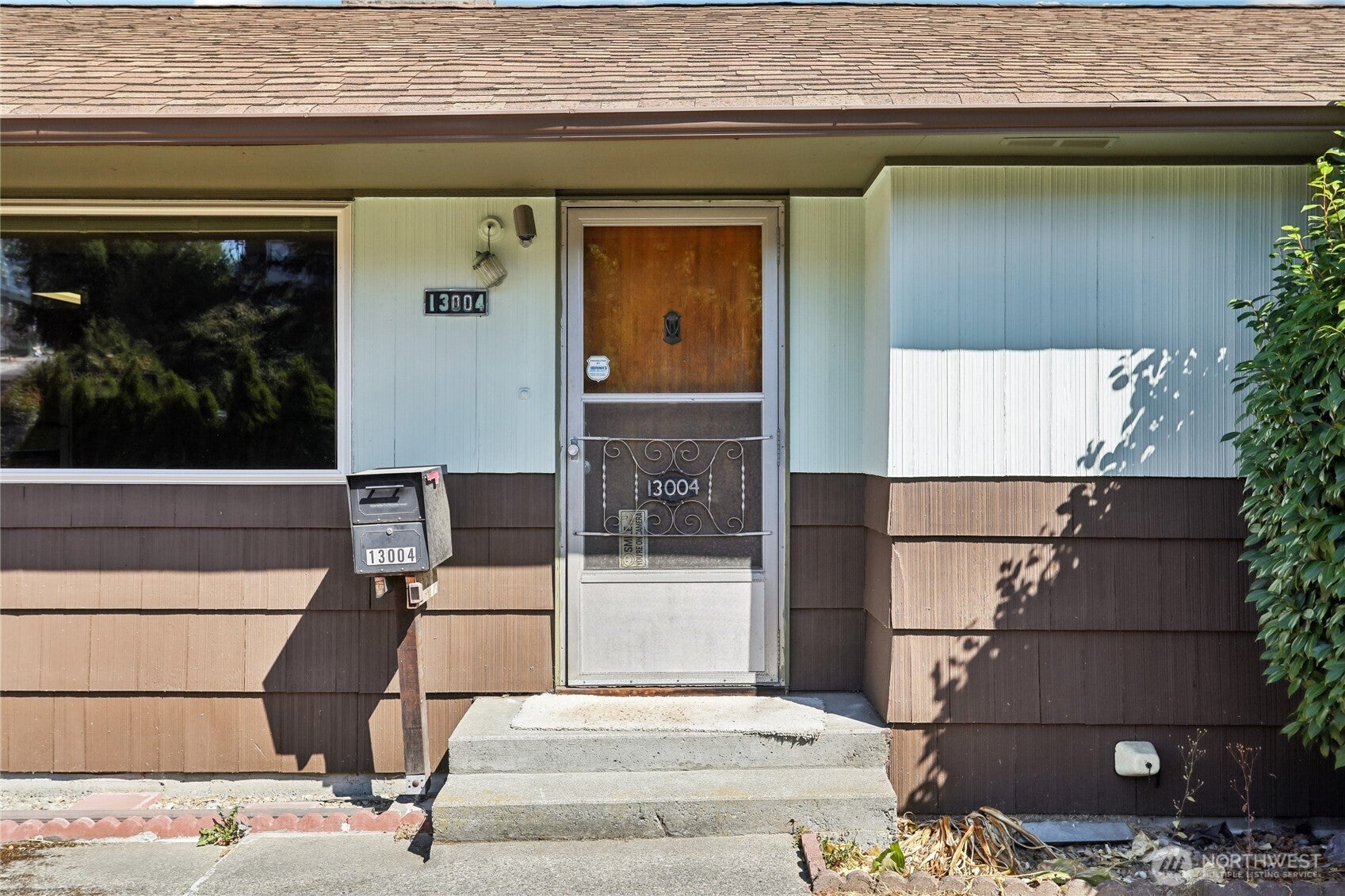 13004 Ambaum Boulevard SW