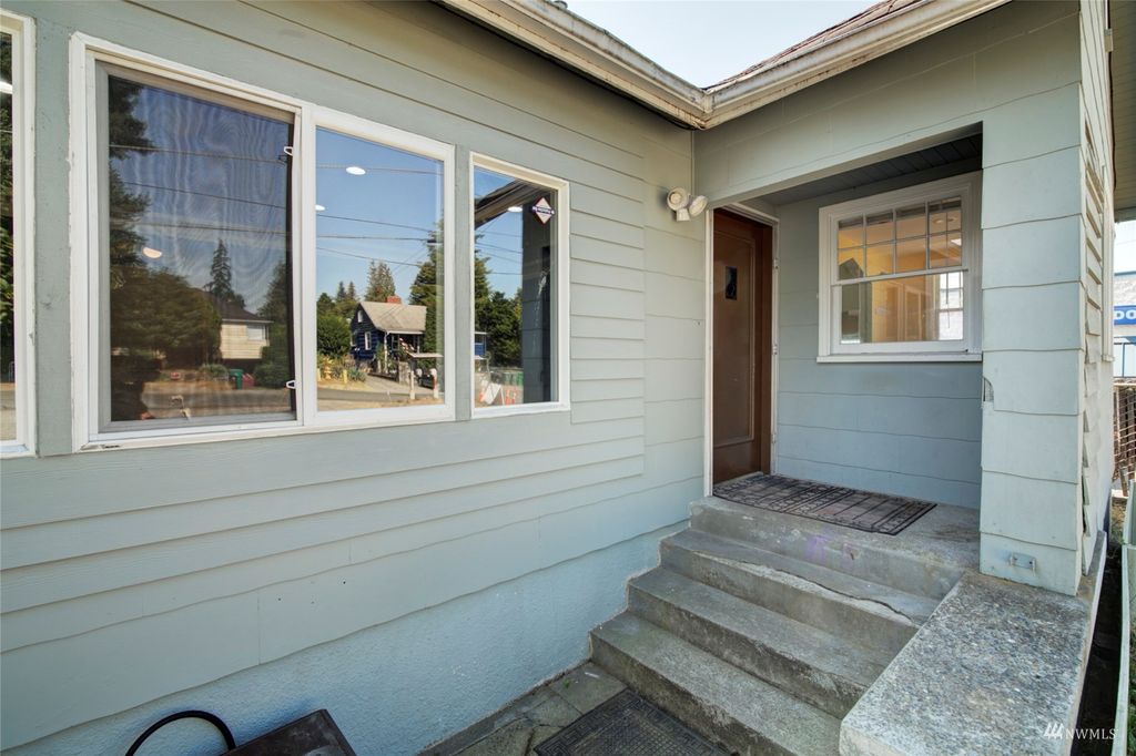 Photo of 1551 NE 146th Street, Shoreline, WA 98155 (MLS # 1990082)