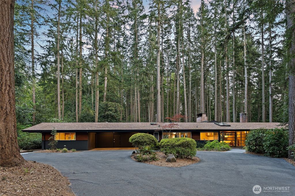 Photo of 22 Bridlewood Circle, Kirkland, WA 98033 (MLS # 2366578)