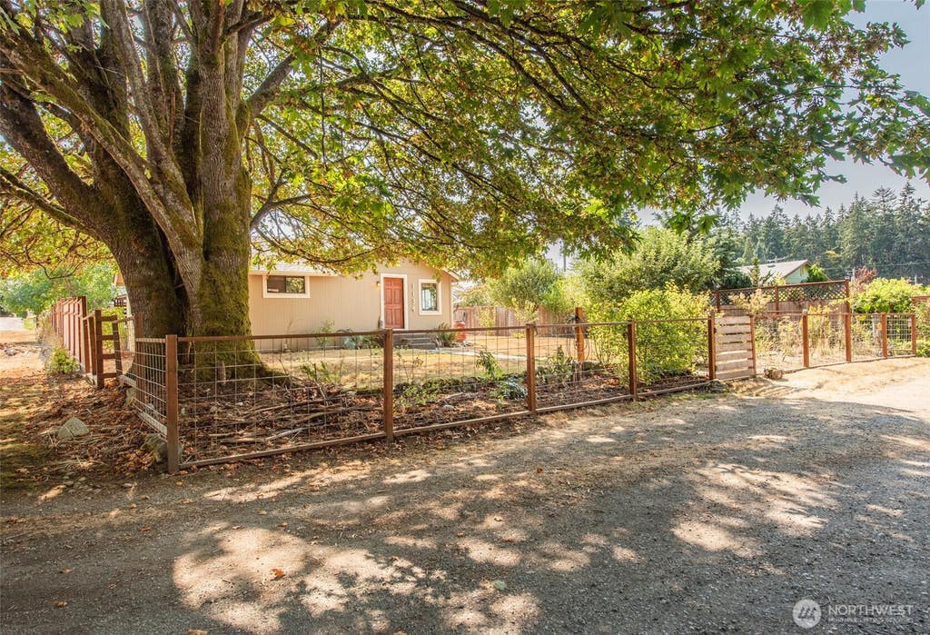 Photo of 1134 W 18th Street, Port Angeles, WA 98363 (MLS # 2571461)