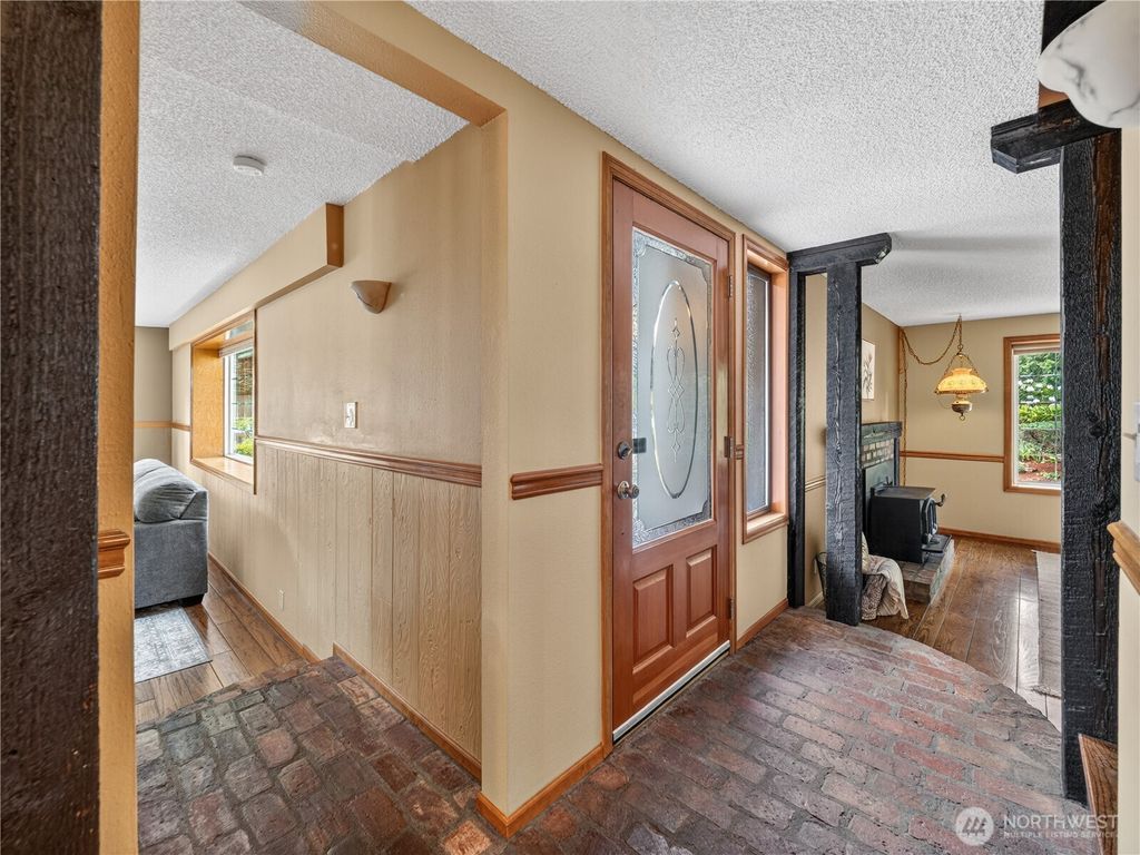 Photo of 3306 217th Place SE, Sammamish, WA 98075 (MLS # 2520308)