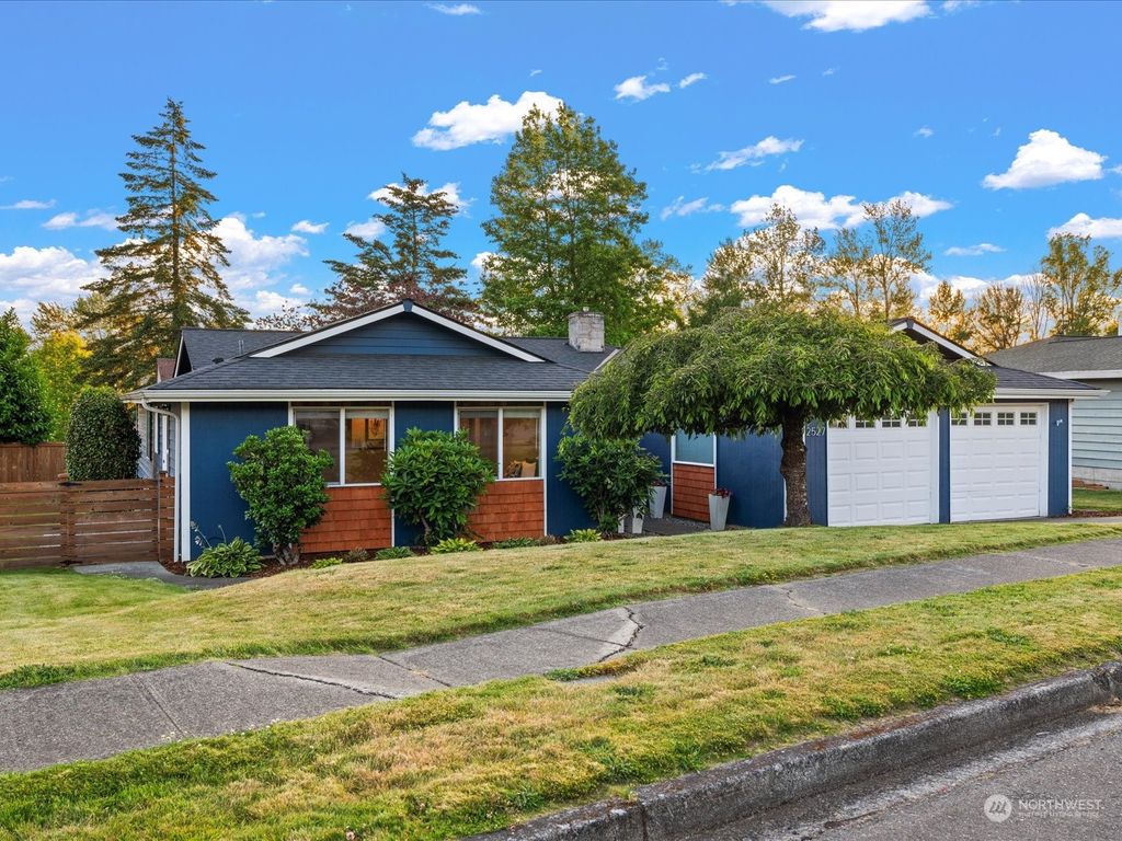 Photo of 2527 Smithers Avenue S, Renton, WA 98055 (MLS # 2296967)