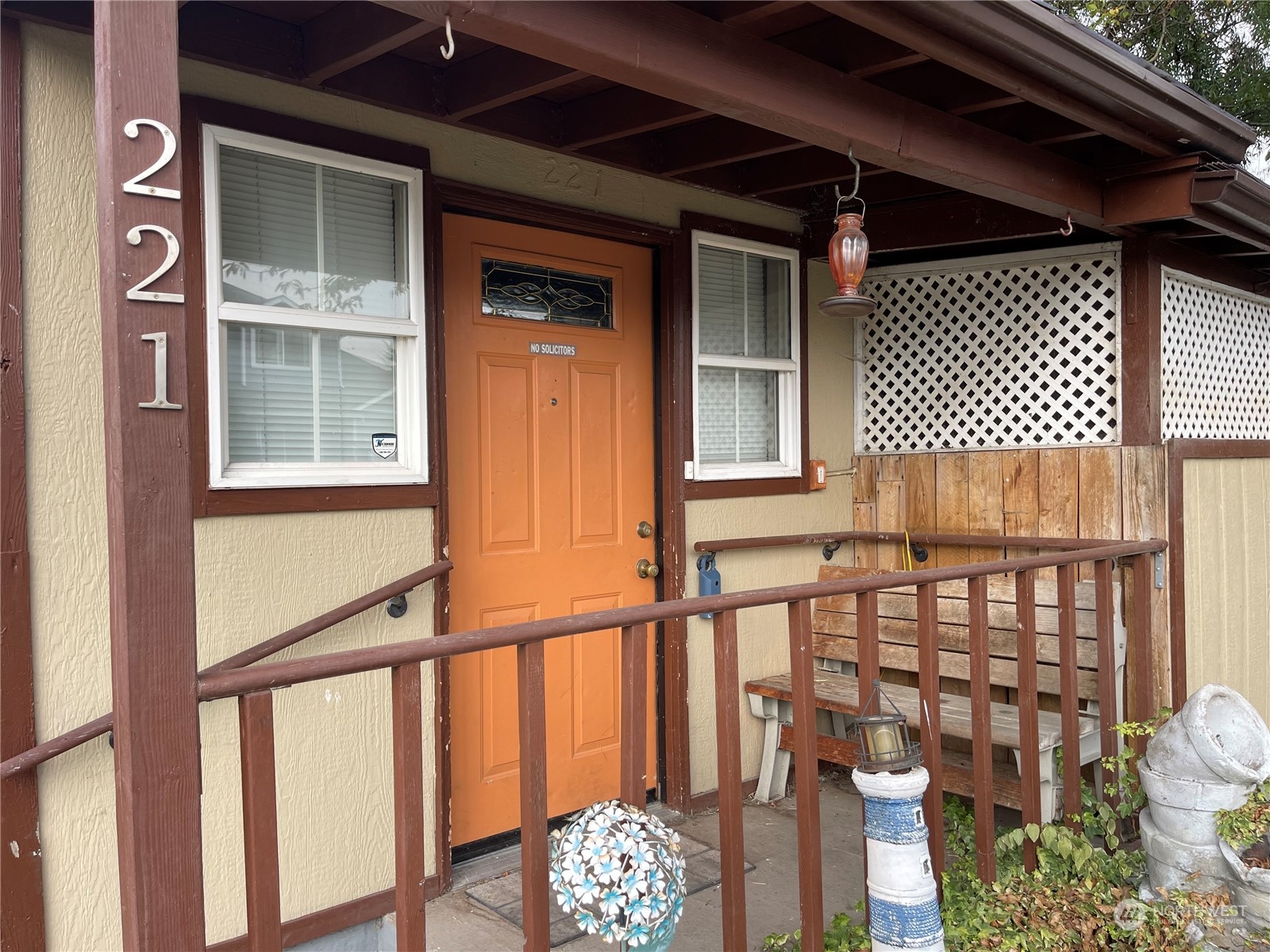 221 2nd Avenue N