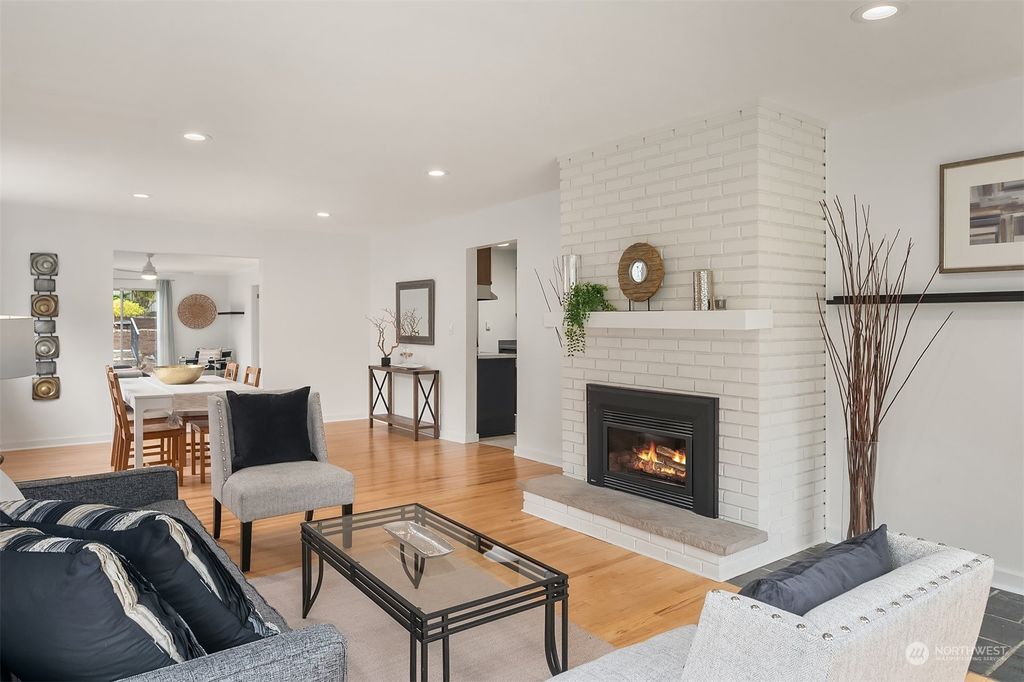 Photo of 1572 NE 170th Street, Shoreline, WA 98155 (MLS # 2064038)