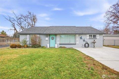 Photo of 905 S Ione Street, Kennewick, WA 99336 (MLS # 2460731)