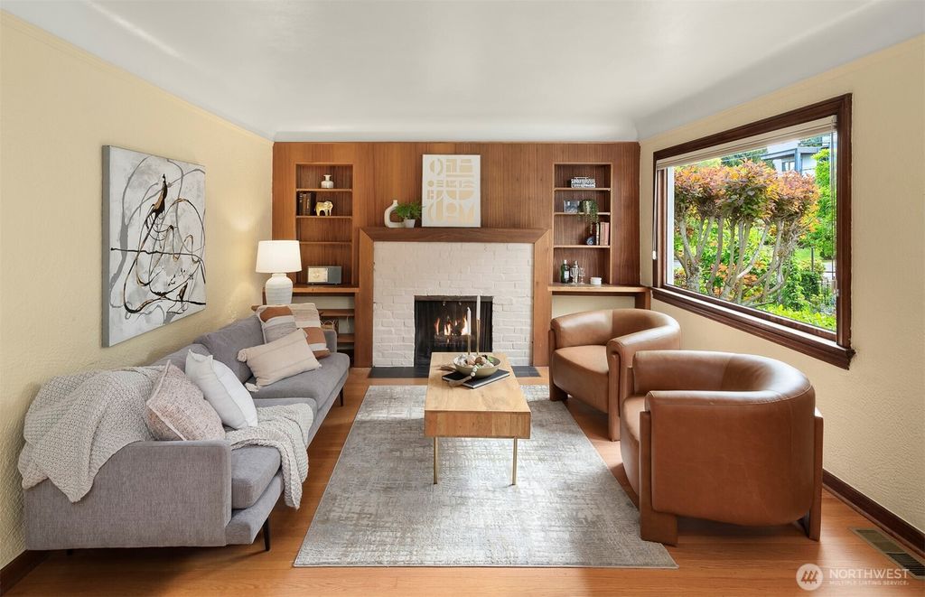 Photo of 6206 36th Avenue NE, Seattle, WA 98115 (MLS # 2518720)
