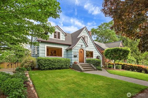 Photo of 6206 36th Avenue NE, Seattle, WA 98115 (MLS # 2518720)