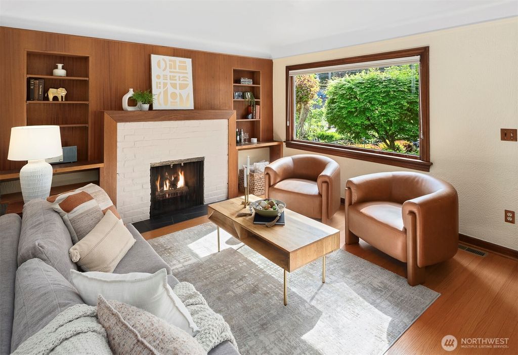 Photo of 6206 36th Avenue NE, Seattle, WA 98115 (MLS # 2518720)