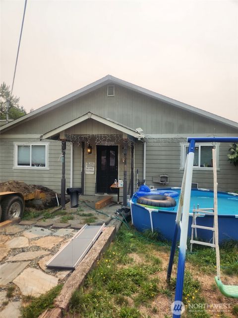 Photo of 202 W Grand Street, Granite Falls, WA 98252 (MLS # 2430481)